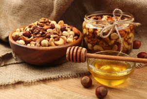 Nuts with honey